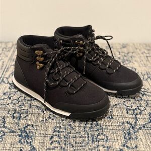 NWOT Joules Black Hiking Boots - Size 6